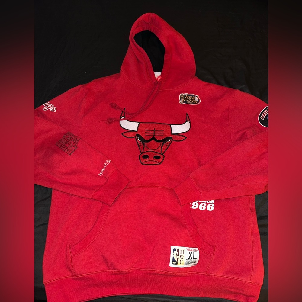 Limited edition Mitchell and Ness Chicago Bulls Pullover Hoodie Men’s size XL.